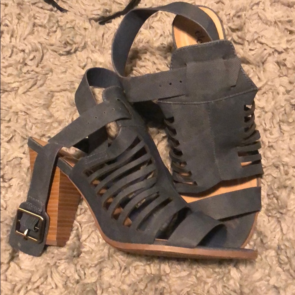 Super cut blue sandals